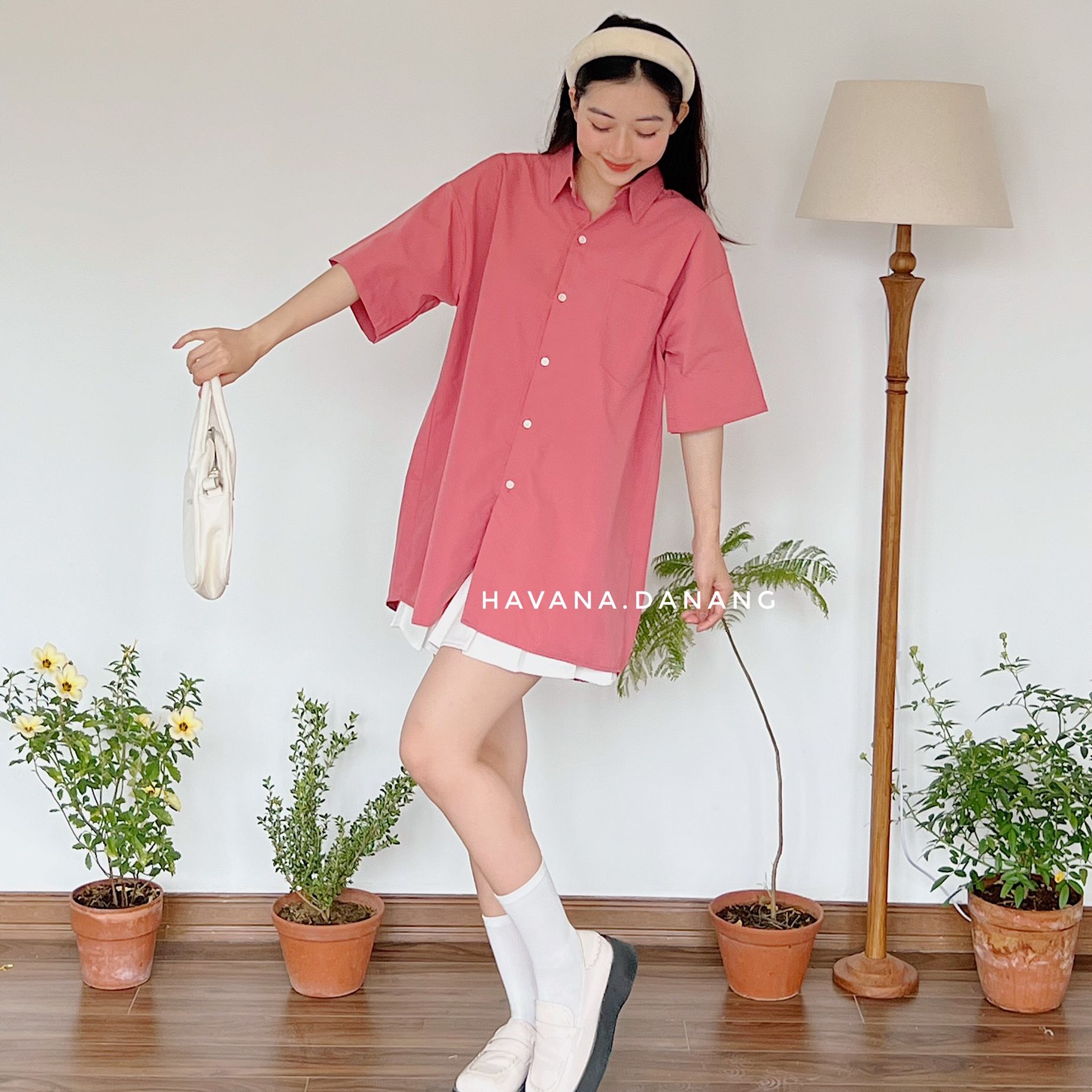 Áo sơ mi cộc tay trơn vạt xẻ tà