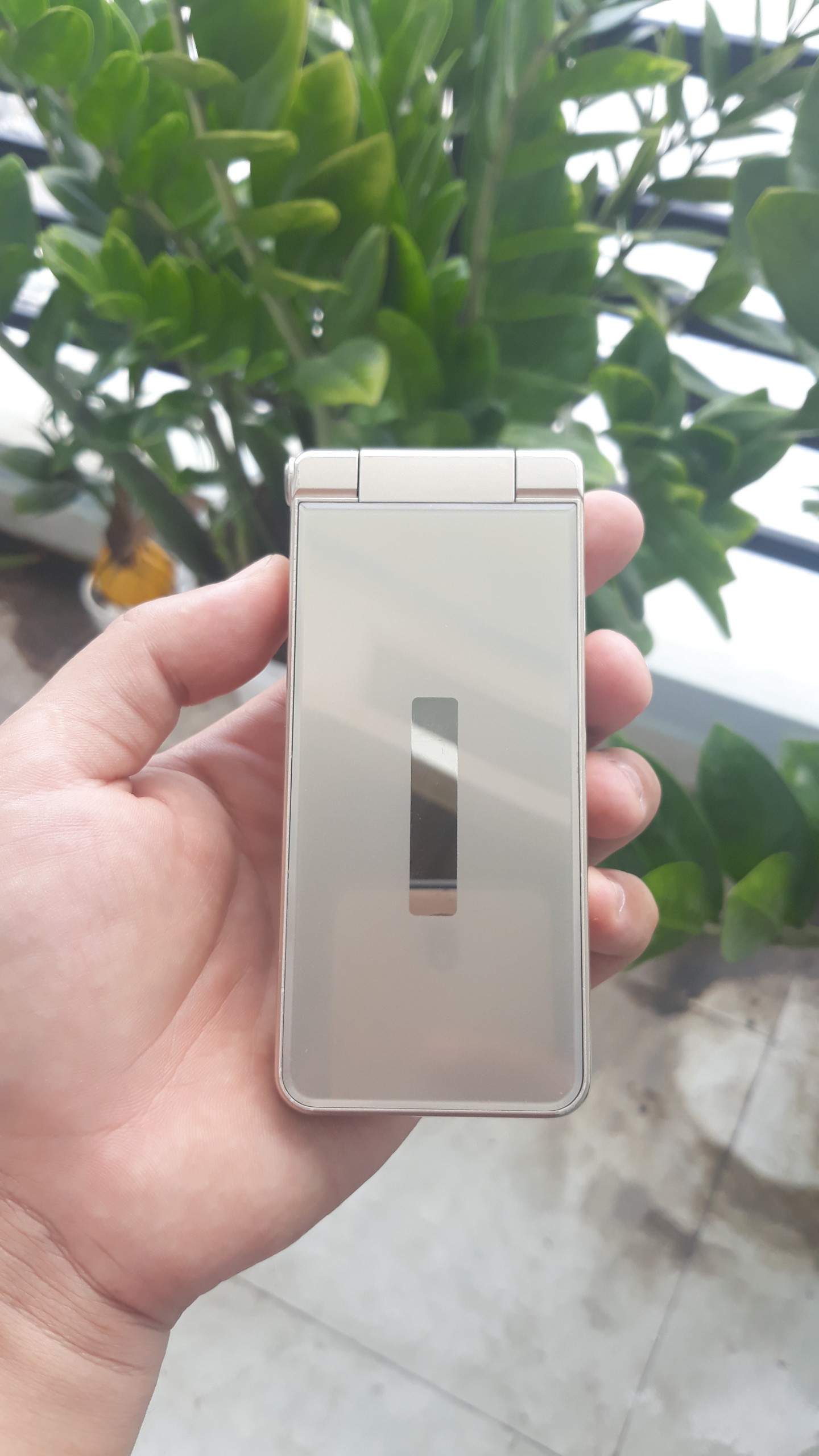 Điện thoại nắp gập Sharp Sh 01J_ Android 5.1 Siêu đẹp