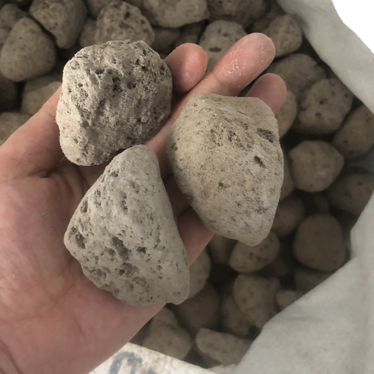 Đá bọt, đá thấm thủy Pumice Indonesia bao 50dm3