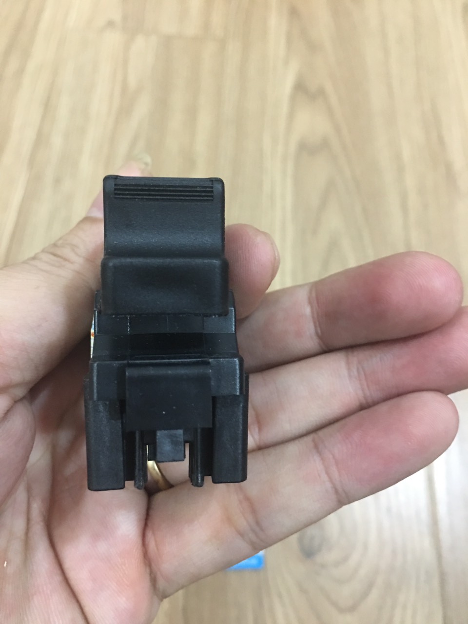Công tắc lên xuống kính đơn toyota innova mã 84810-0k010
