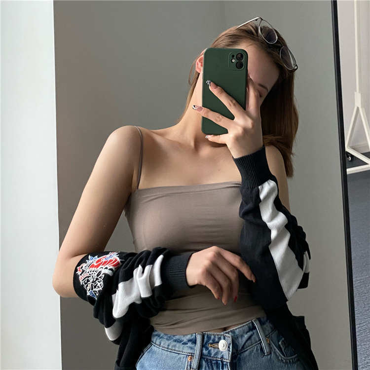 Áo lót 2 dây có đệm ngực mặc áo Blazer