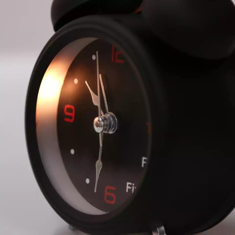 1%20Piece%20Compact%20Alarm%20Clock%20%E2%80%93%20Small%20Yet%20Powerful%20%7C%20MNK%20SHOP%20-%20Image%203