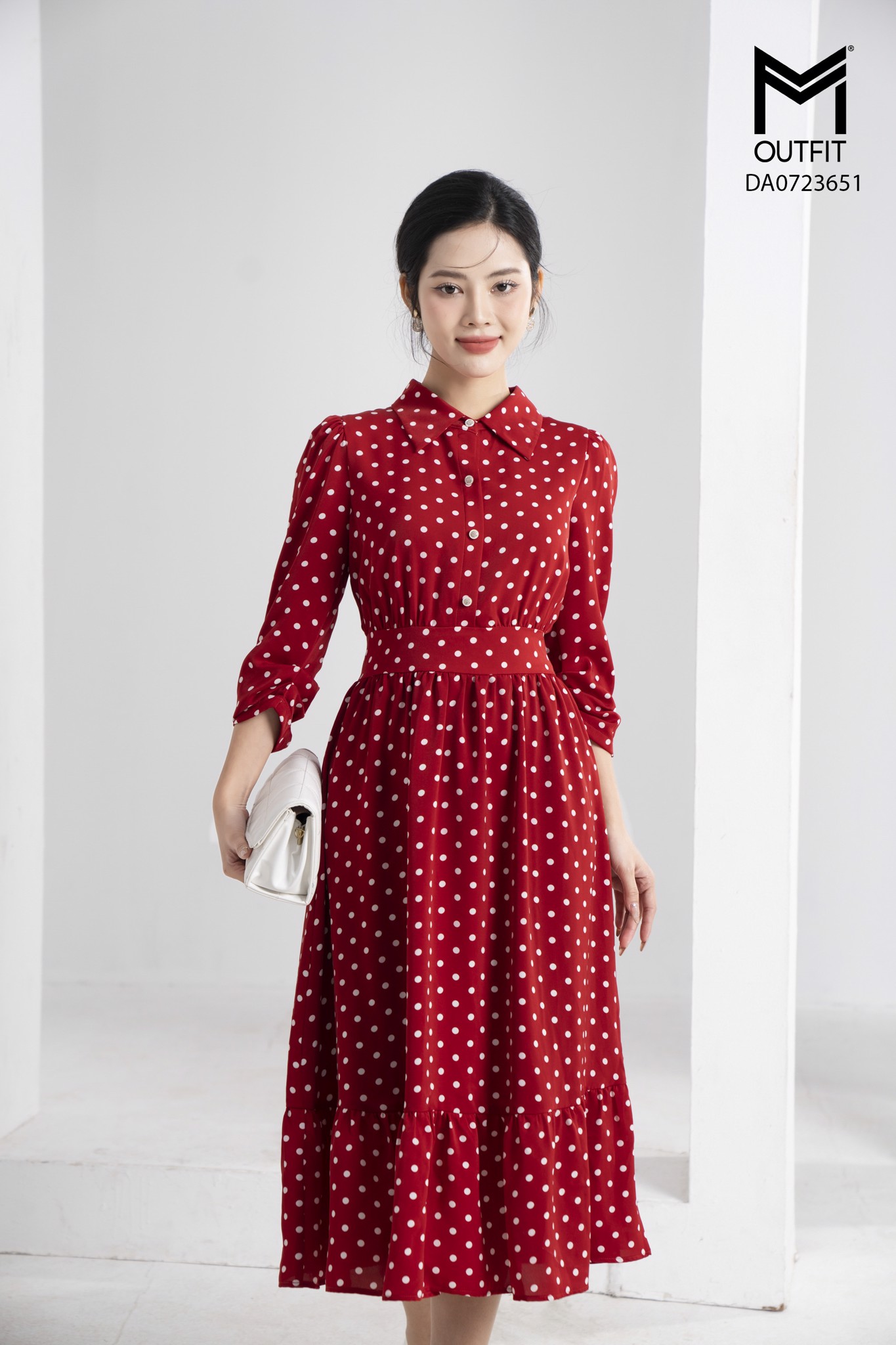 Đầm dáng xòe, cổ đức, tay lỡ