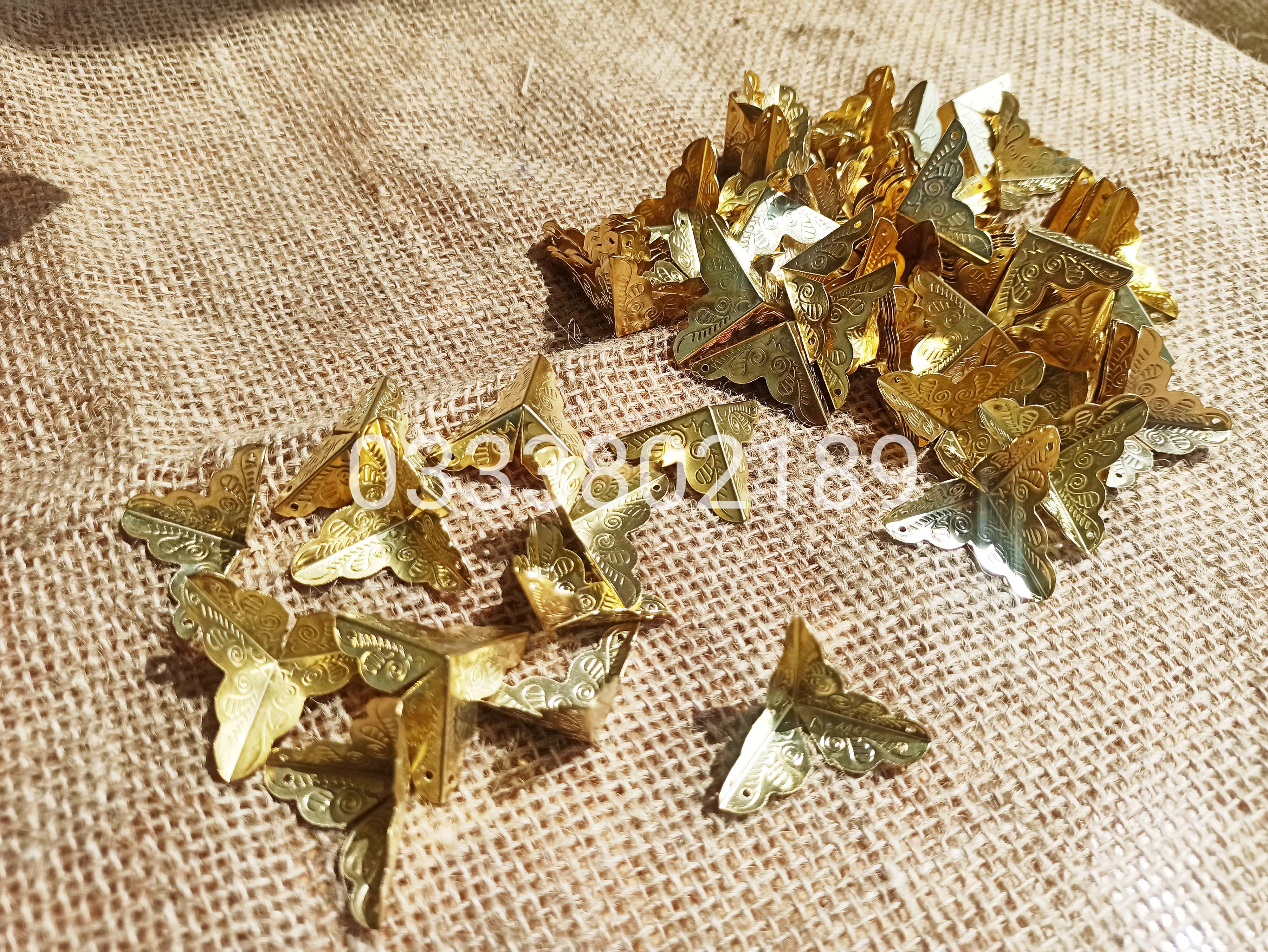 Ốp góc hộp vuông 25mm( kèm đinh)