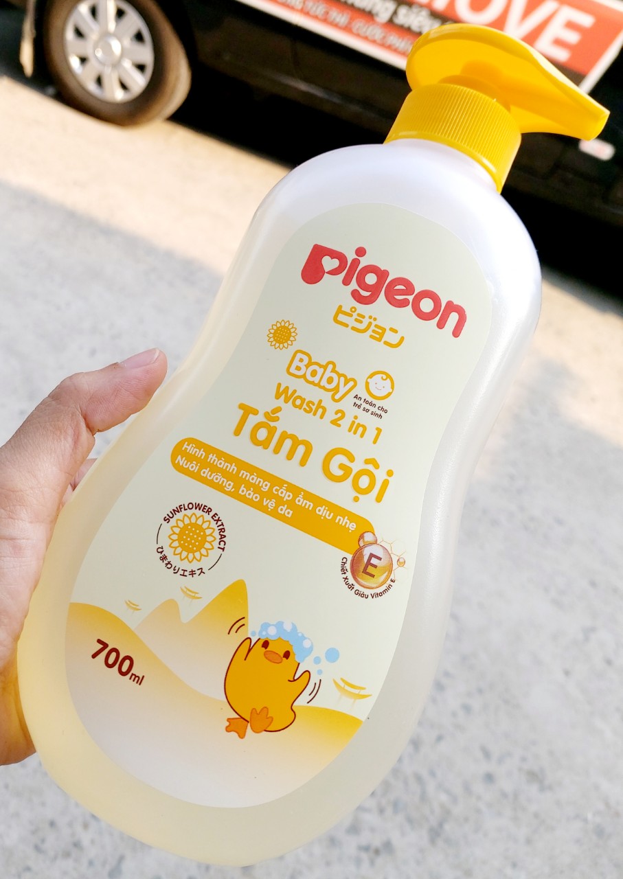 [HCM]TẮM GỘI 2IN1 EM BÉ PIGEON 700ML (2 MÀU)