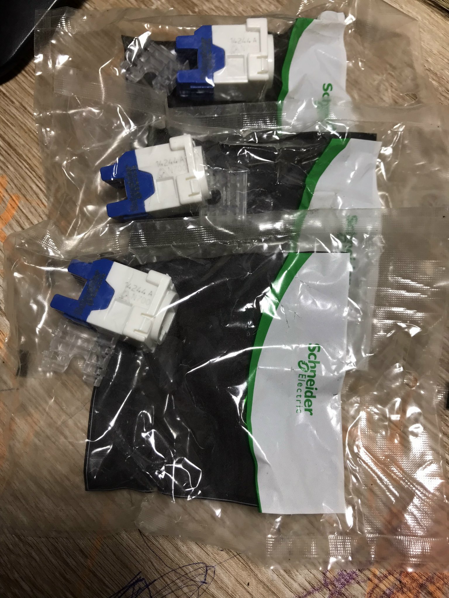 Ổ cắm mạng RJ45 CAT6 UTP Schneider