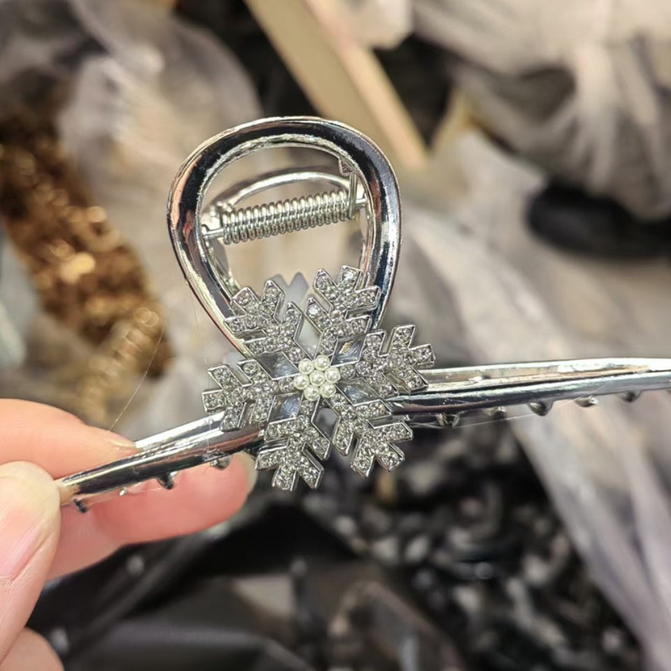 Crystal%20Flower%20Hair%20Accessories%20For%20Girls%20Large%20Size%20Black%20Metal%20Hair%20Claw%20High-end%20Back%20of%20Head%20Hair%20Clip%20Women's%20Headwear%20High-end%20Flower%20Butterfly%20Crystal%20Large%20Hair%20Claw%20Black%20Metal%20Hair%20Grabber%20for%20the%20Back%20of%20Women's%20Head%20Simple%20Hair%20Accessories%20-%20Image%206