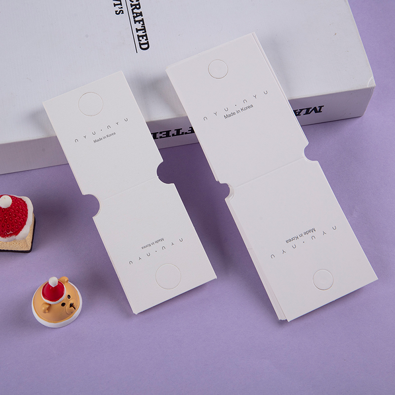 50pcs%20Fold%20Over%20Hang%20Tags%20Cardboard%20Package%20White%20Craft%20Hang%20Tag%20Card%20For%20Jewelry%20Display%20Hanging%20Bracelets%20Earings%20Keychain%20Hair%20Clips%20Hair%20Ties%20Runrui%20-%20Image%203
