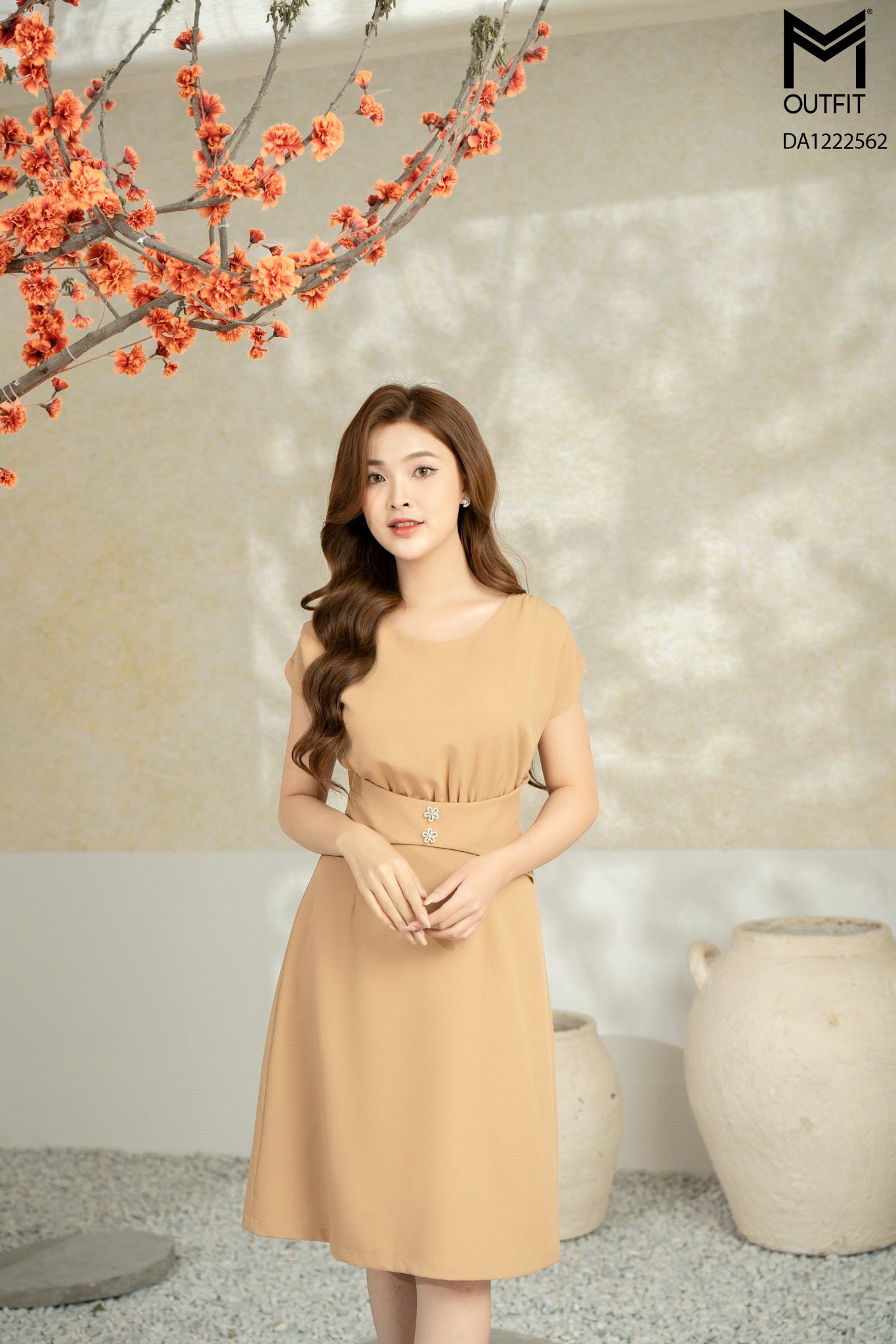 Đầm dáng A, tay hến, đai bong