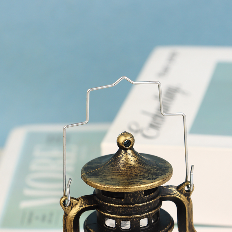 Vintage Portable Oil Lamp LED Night Lights Battery Powered Indoor Outdoor Hanging Lanterns Festive Party Decoration. 