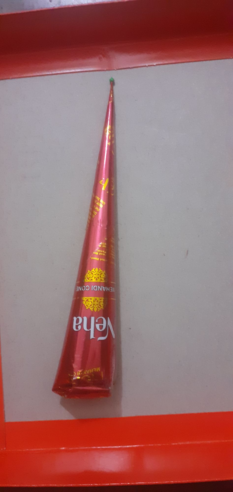 2 Pieces Neha red color mehedi cones -2 pieces. 