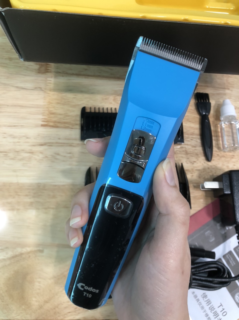 Tông đơ cắt tóc chuyên nghiệp Codos T10