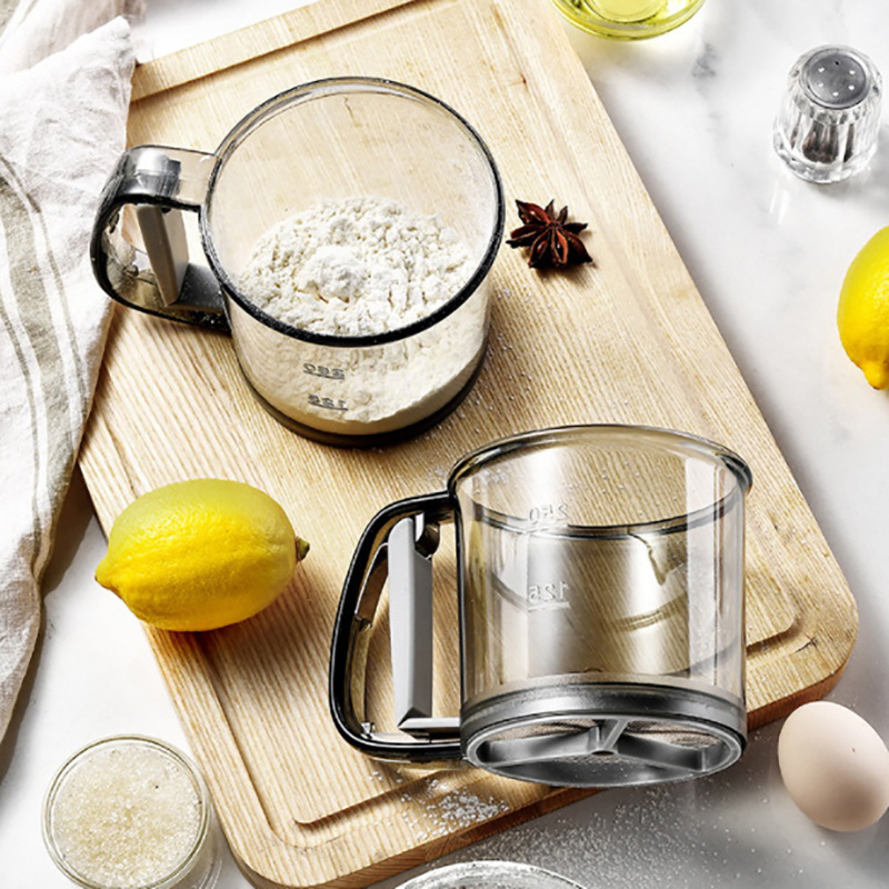 1Pcs Flour Sifter Semi-automatic Handheld Plastic Powder Sifter Kitchen Gadget Handheld Flour Filter Professional Flour Sifters