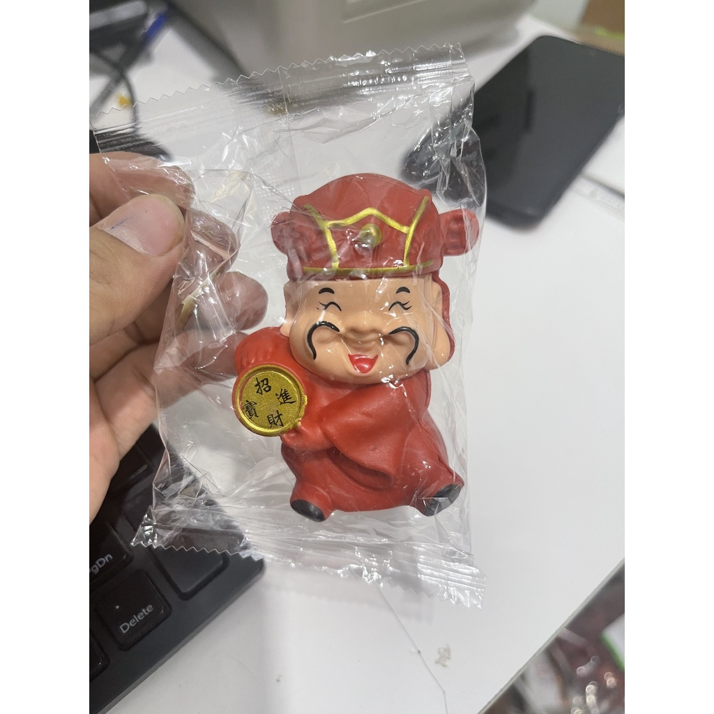 Ông thần tài trang trí bánh ngọc thịnh