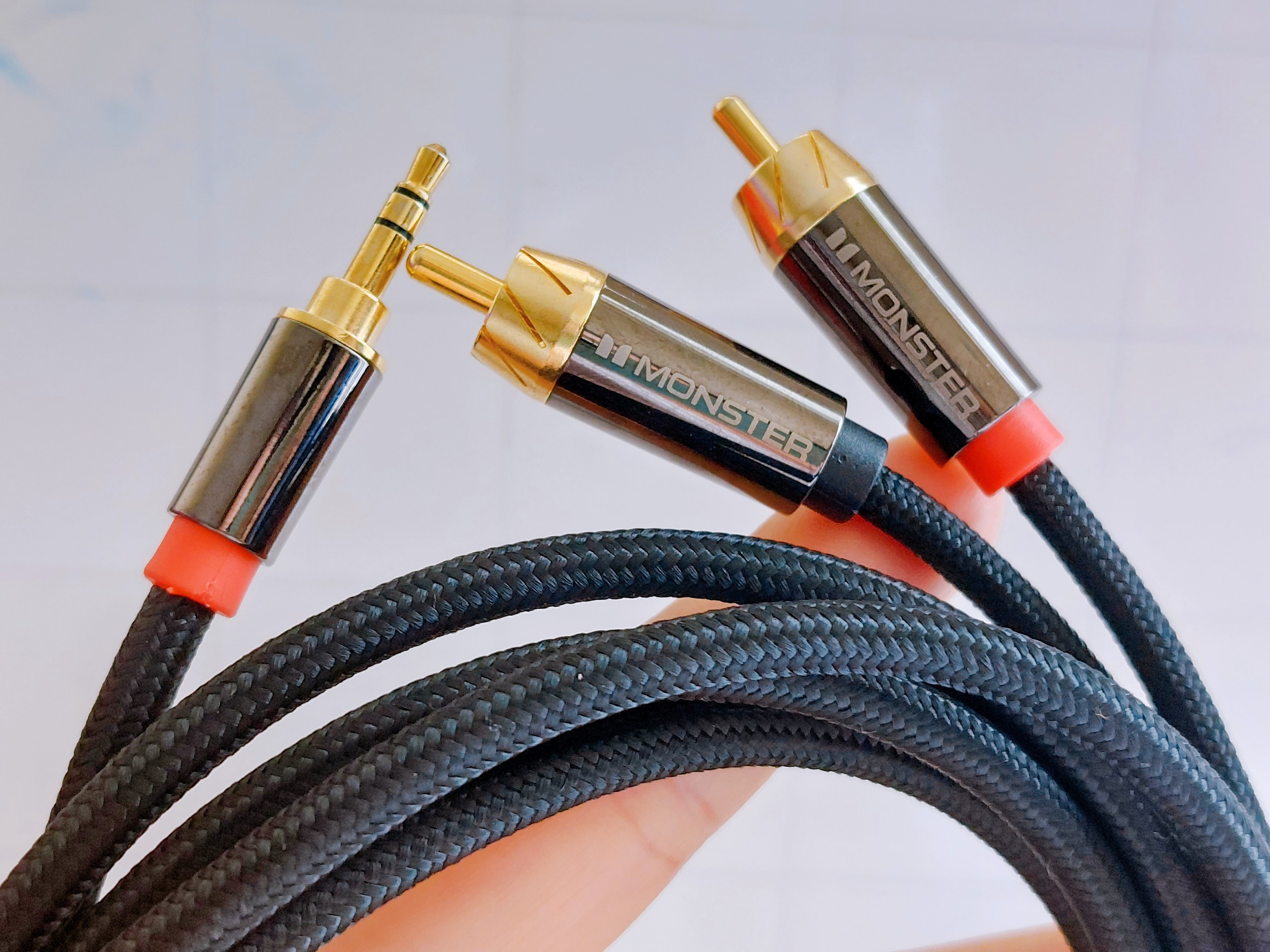 Dây audio 3,5mm ra 2 av rca dài 2 mét, thương hiệu monster - dây 3.5mm ra 2 av loại tốt - dây cáp âm thanh