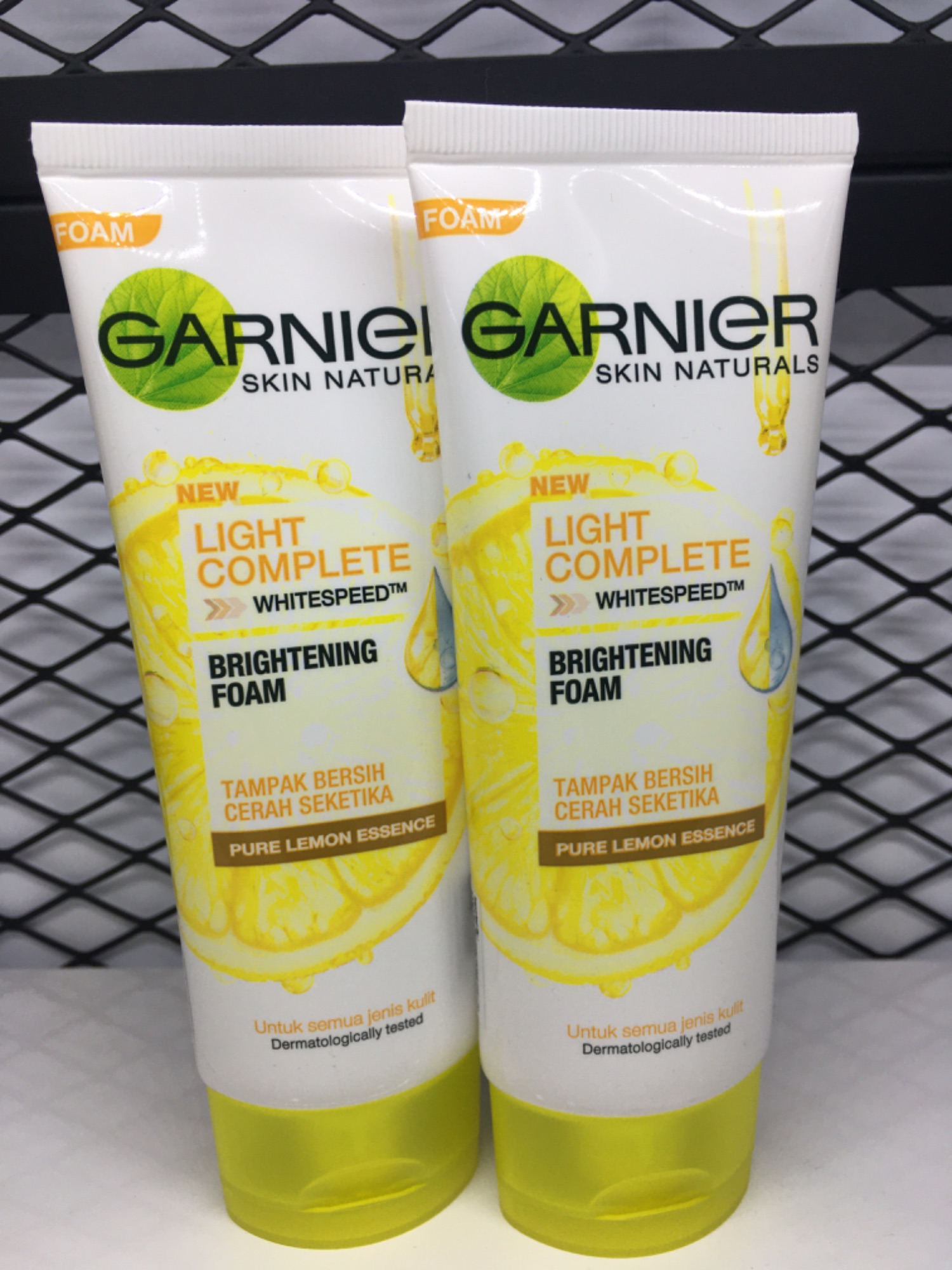 cleanser garnier light complete