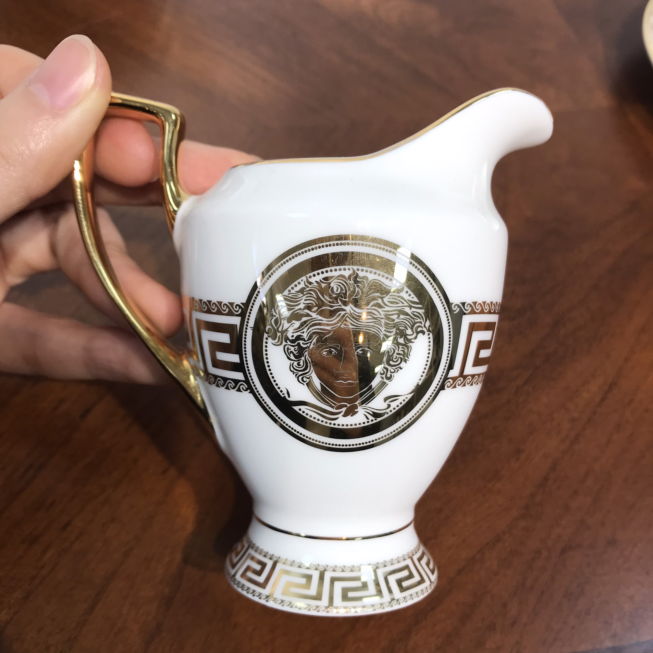 Bộ ấm chén trà châu Âu CB02-AC hoa văn Versace đẳng cấp