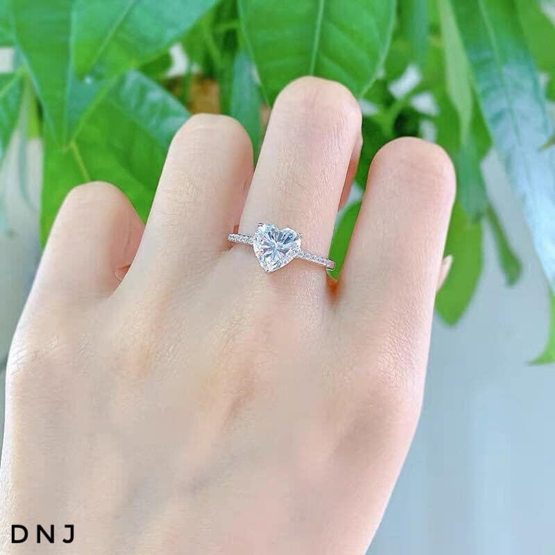 Nhẫn bạc đính đá trái tim