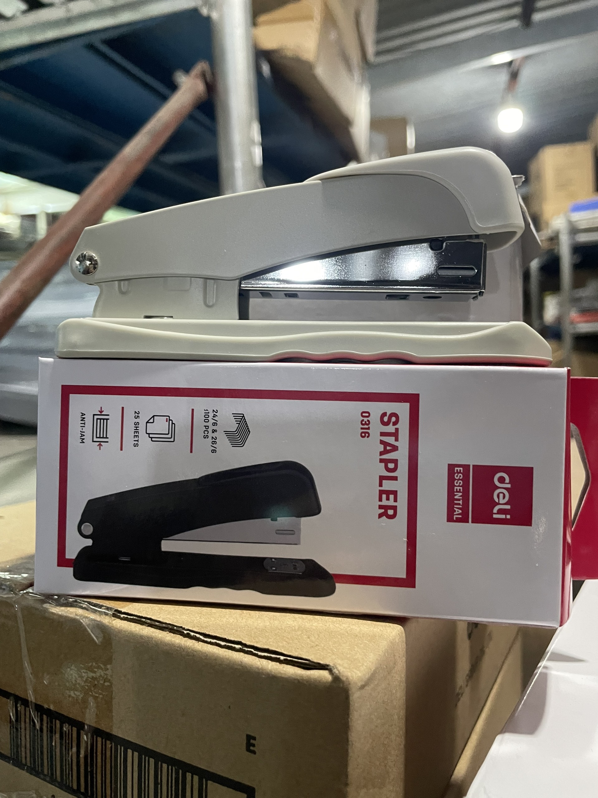 Dập Ghim Số 3 Deli E0316 Bấm Được 25 Tờ
