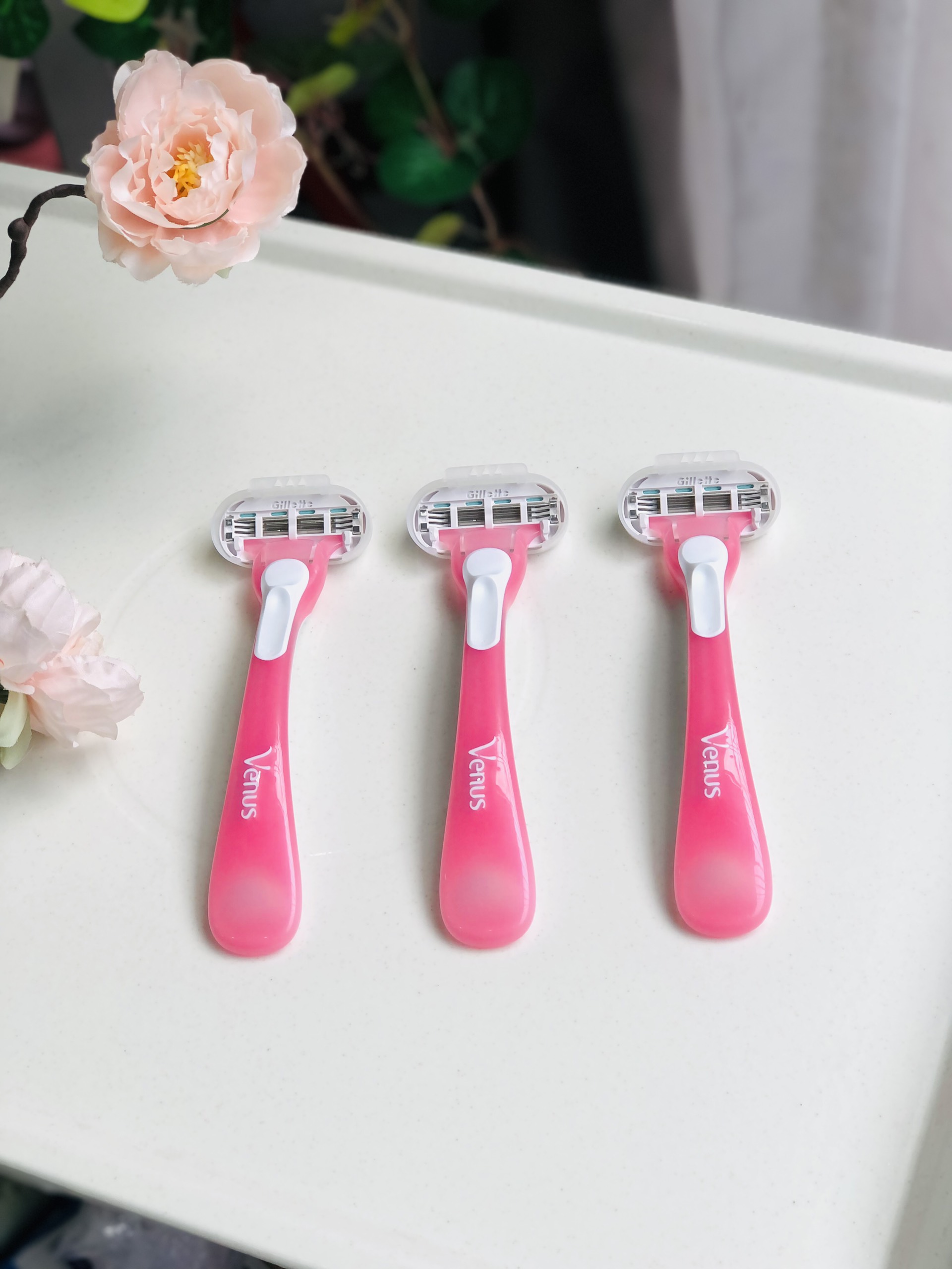 Dao cạo Venus Gillette dòng Sensitive chuyên dụng cho nữ