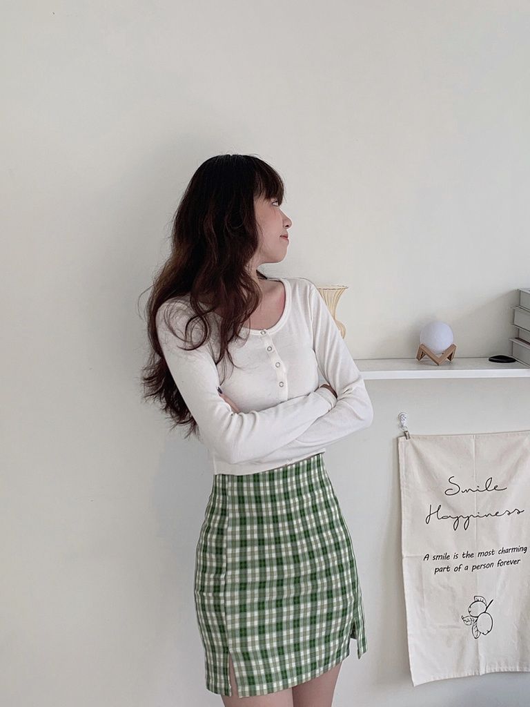 Áo Croptop tay dài có nút - Trắng