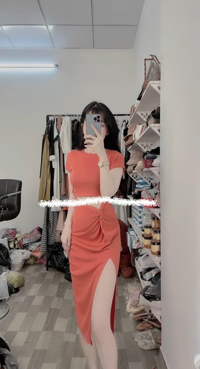 đầm body tay ngắn khét eo xẻ tà