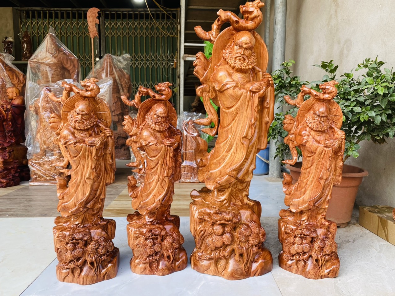 Tượng Đạt Ma Quá Hải Gỗ Hương Siêu Vân
