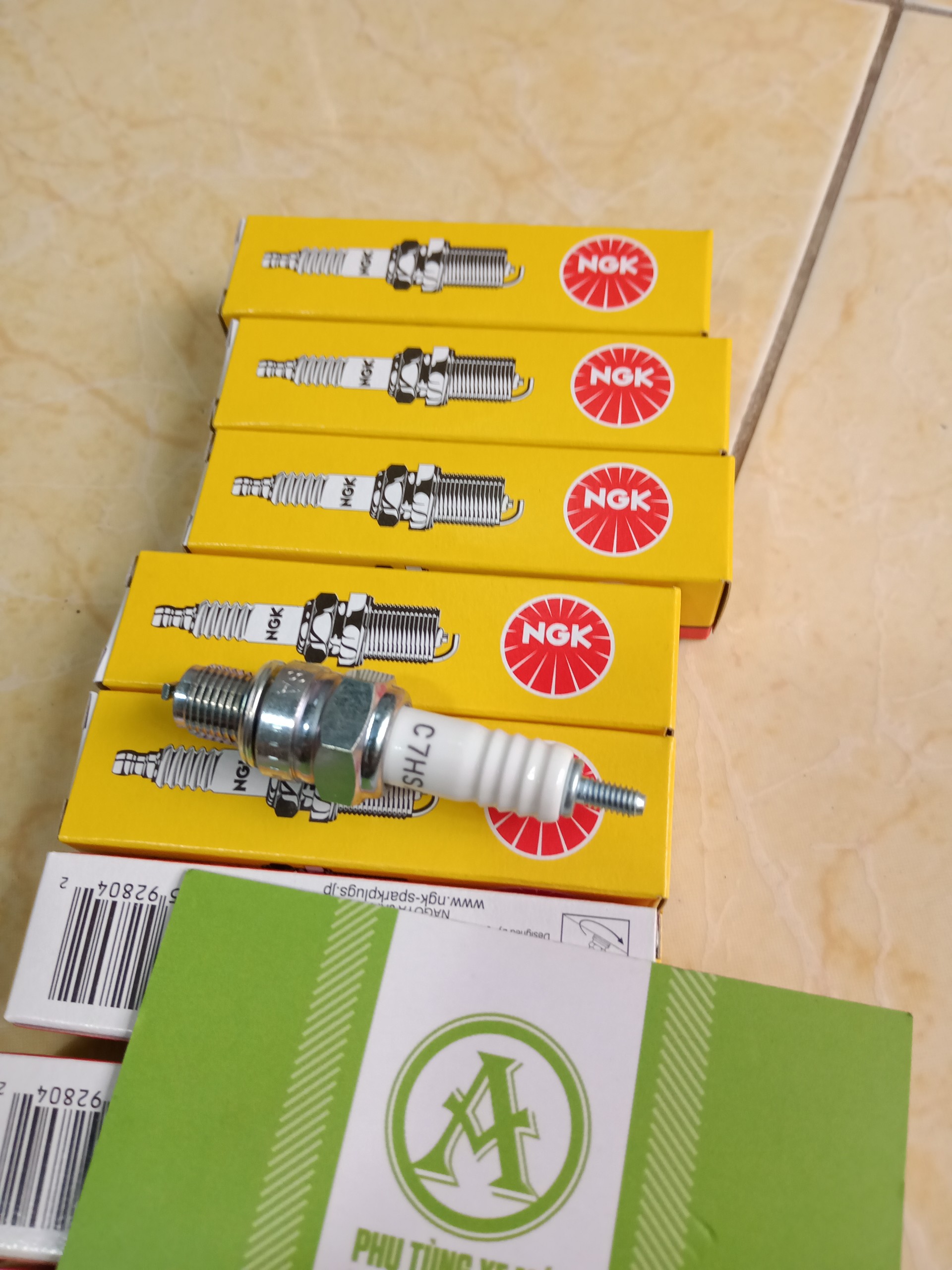 Bugi NGK Niken C7HSA chân ngắn xe dream wave