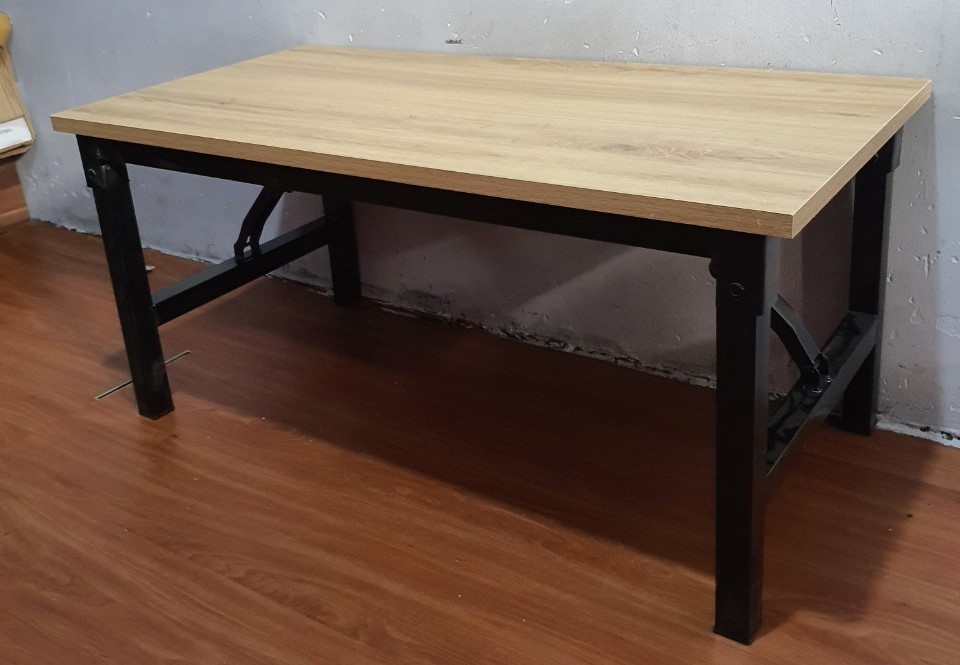 Bàn gấp chân sắt bệt chắc chắn GB35