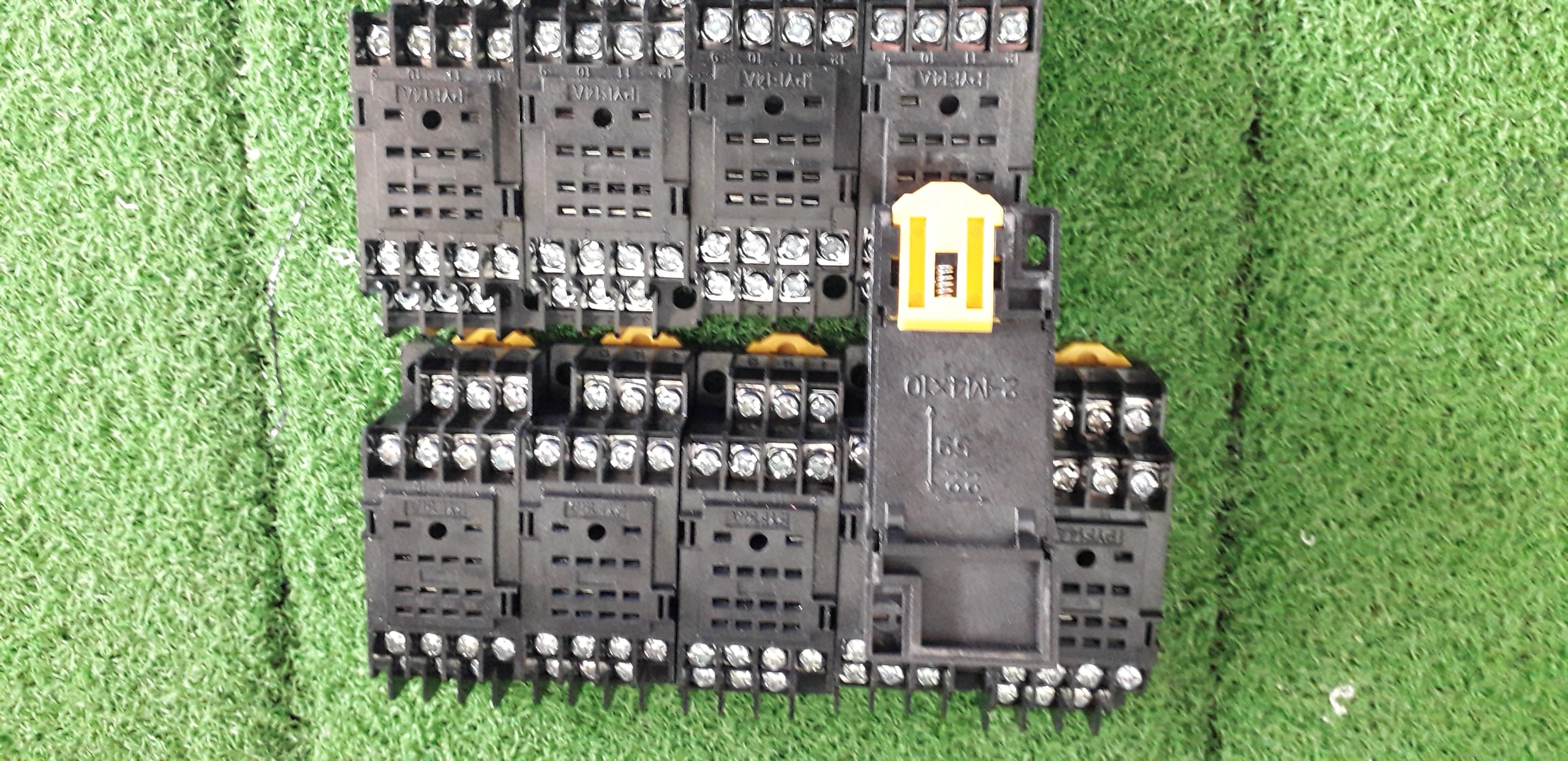 Đế rơ le 14 chân PYF14A Omron