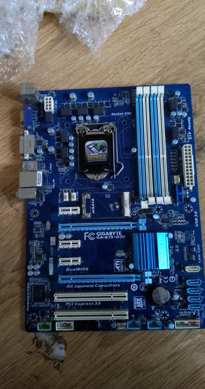 Combo main b75 kèm chip i3 3220, 3240