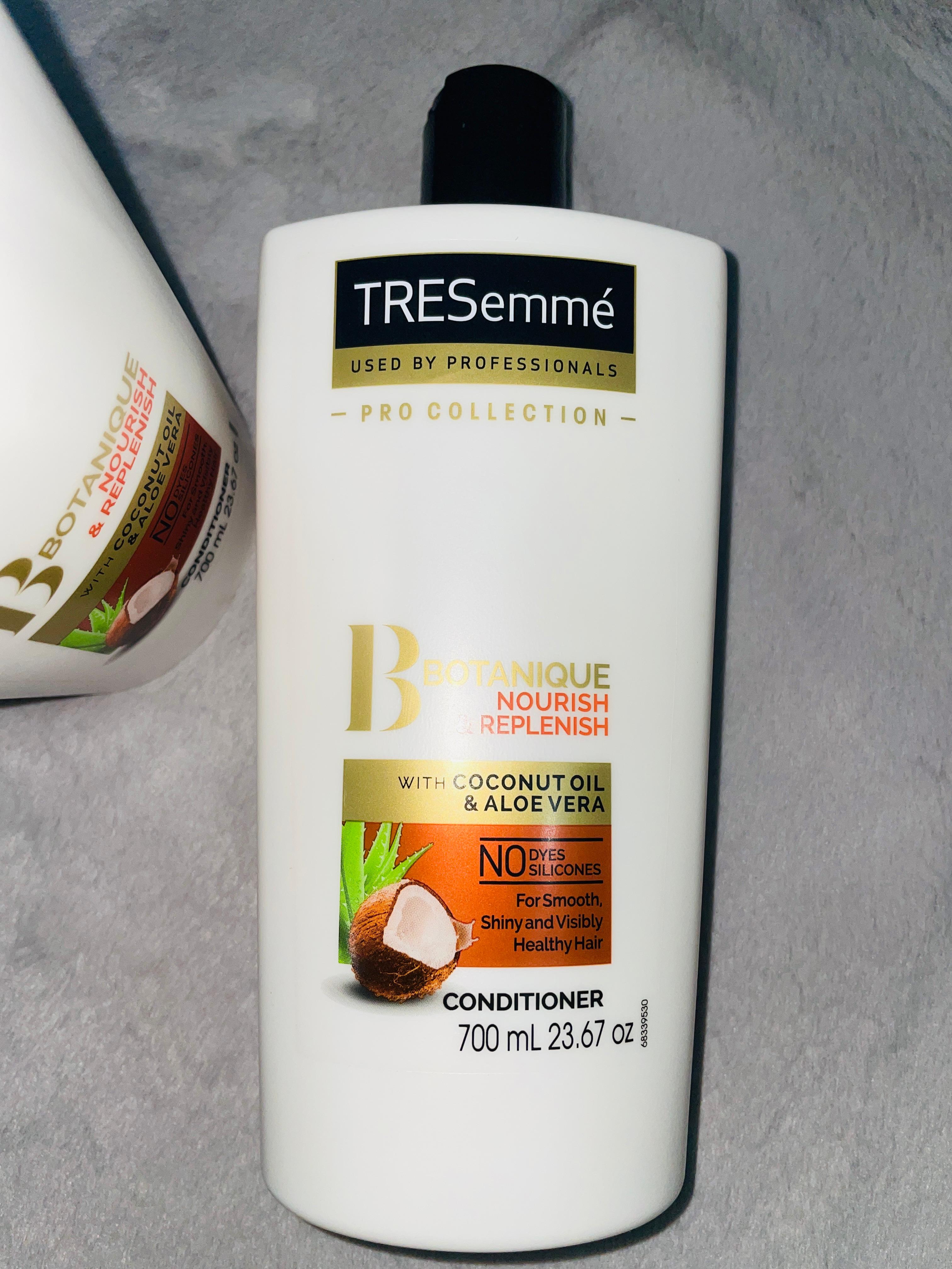 TRESemme%20Botanique%20Nourish%20&%20Replish%20Conditioner%20with%20Coconut%20&%20Aloe%20Vera%20700ml%20UAE%20-%20Image%207