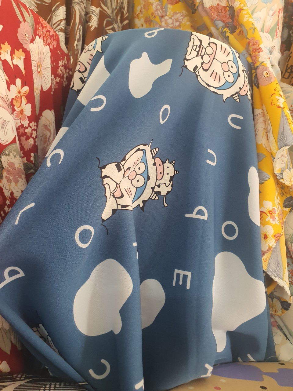 vải mango họa tiết loang bò siêu cute