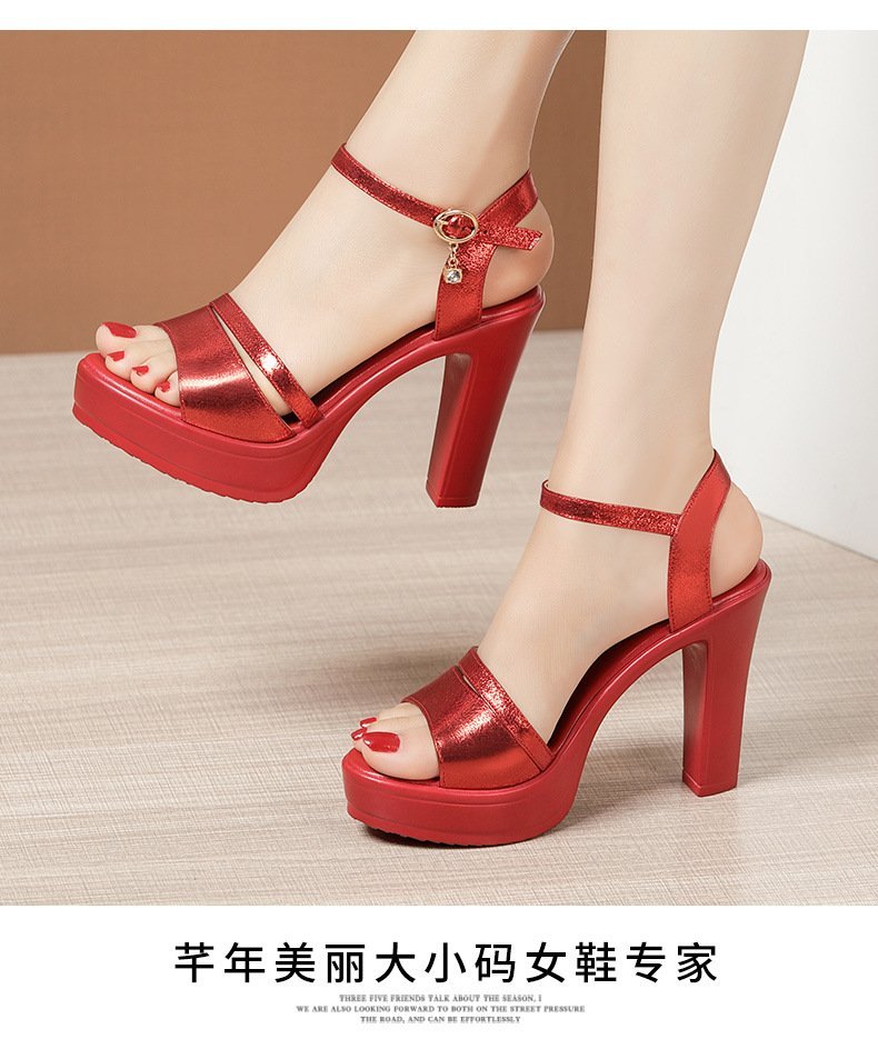Xăng đan bản kết hợp dây mảnh