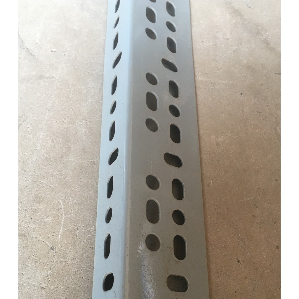 ⭐DÀY 2.5LI⭐(Dài từ 120cm đến 150cm) Thanh sắt V lỗ 4x6cm ( dài 120cm, 150cm)dày 2.5 li
