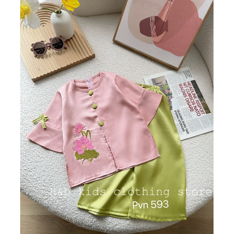Bộ quần áo bà ba, bộ pháp phục cúc dọc sen thêu HB cho bé gái