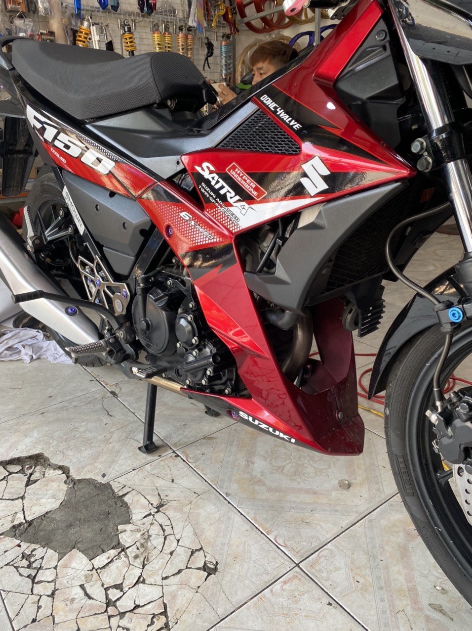 Tem Rời Satria mẫu zin màu đen đỏ trắng