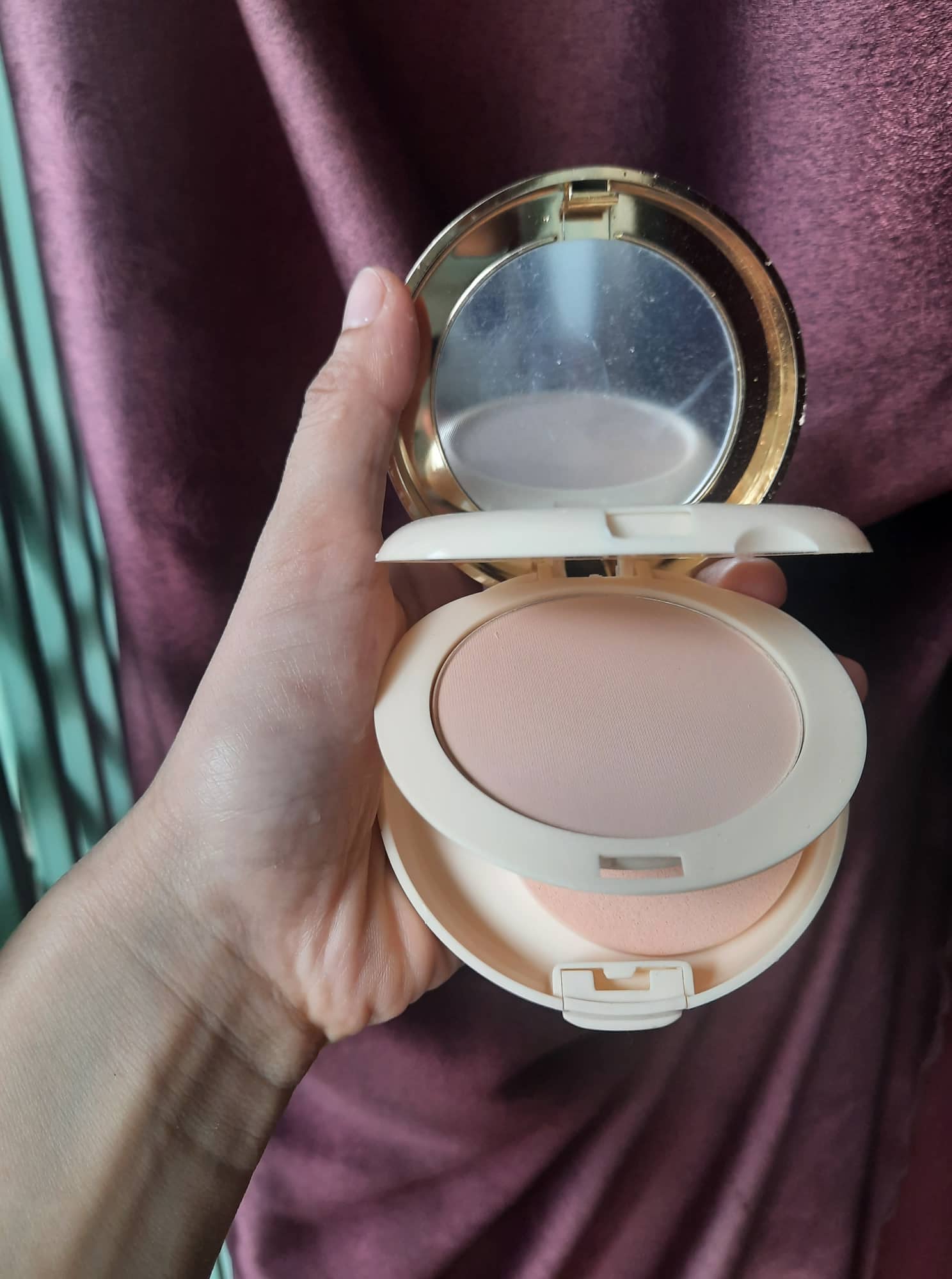 Phấn nền trang điểm 2 tầng Karite Dazzle