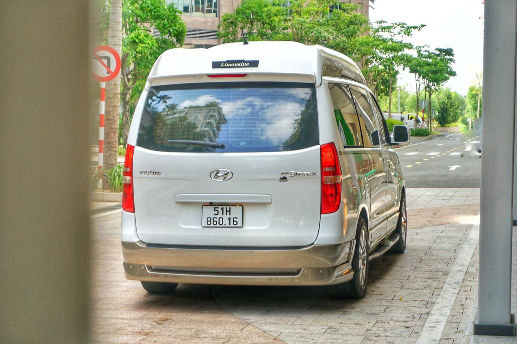 Mặt gương Hyundai Starex Grand