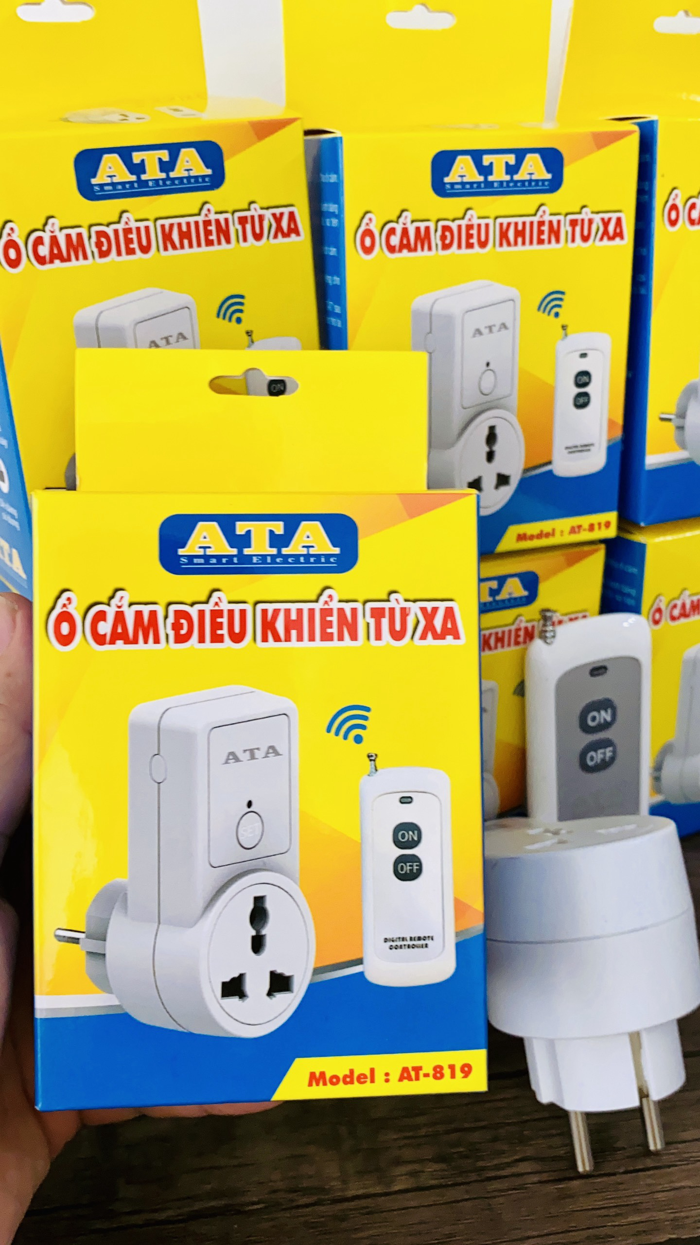 Ổ cắm điện điều khiển từ xa ata at-819