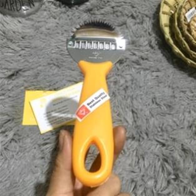 Dụng cụ nạo dừa đa năng thái lan