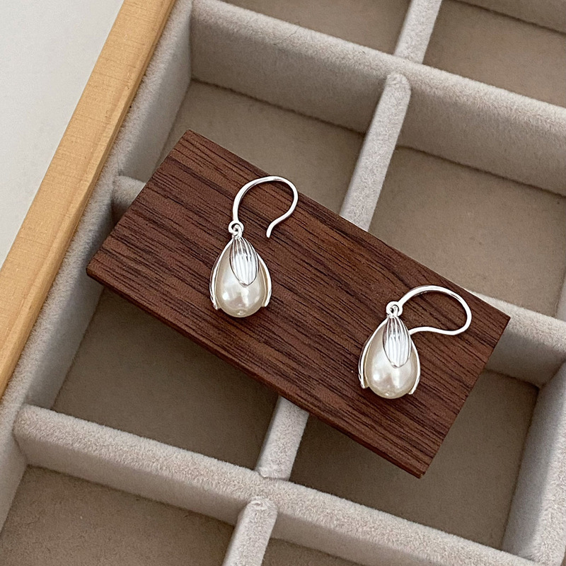 %E3%80%90Prices%20are%20Now%20don't%20beslow%E3%80%91Pearl%20Bud%20Ear%20Hook%20Earrings%20Women's%20Niche%20Design%20Sense%20Luxury%20Retro%20Style%20Earrings%202023%20New%20Fashion%20-%20Image%204