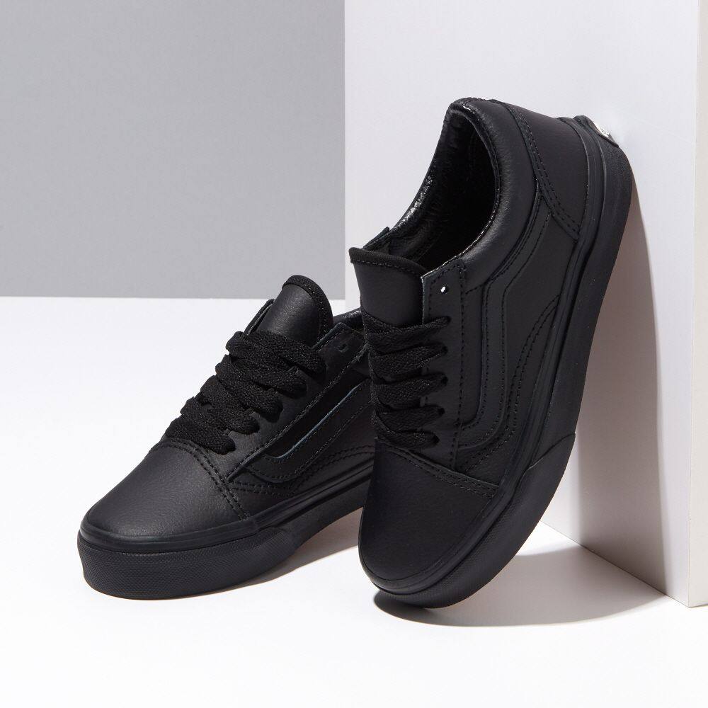 Full black vans old on sale skool