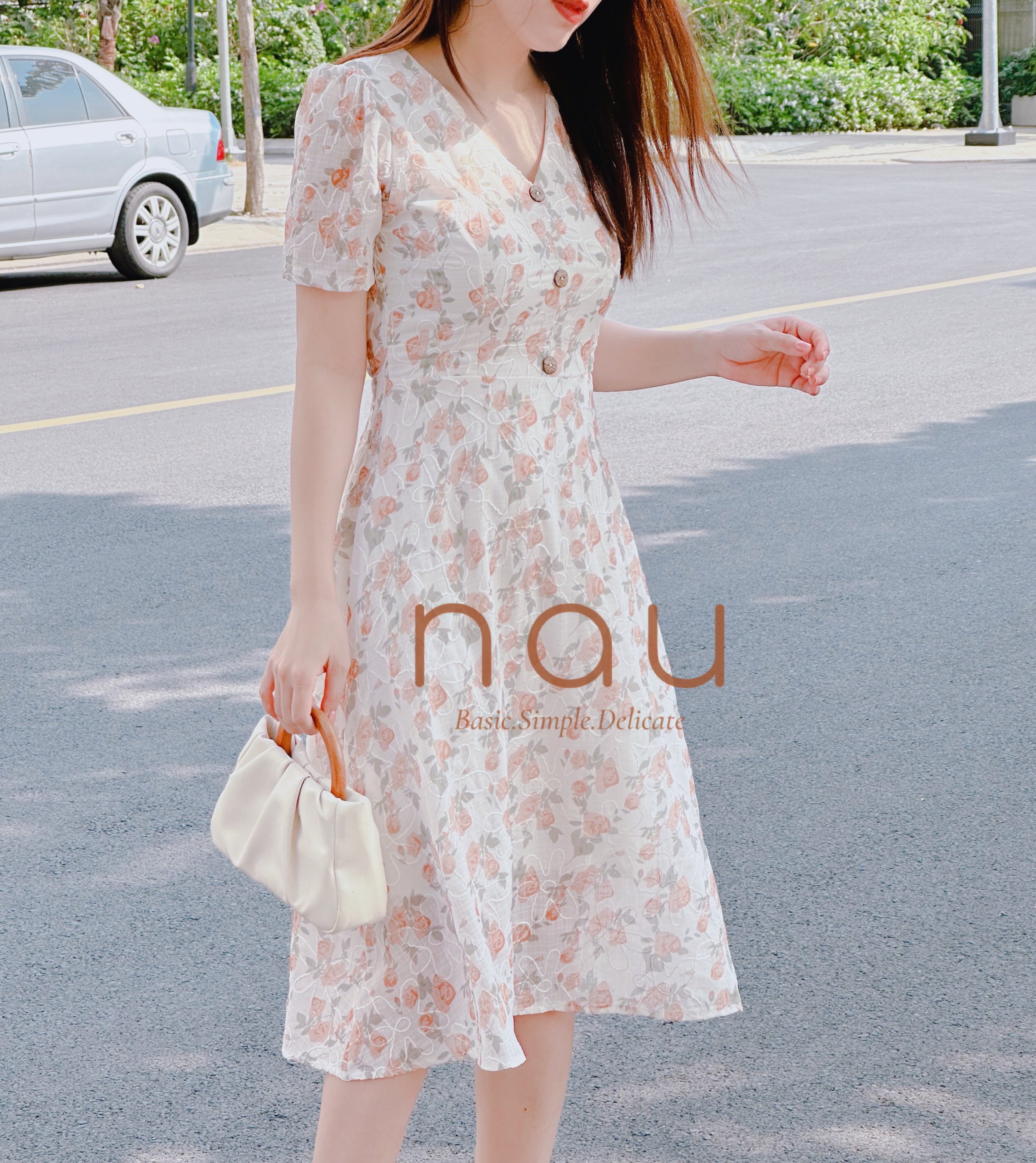Đầm hoa nâu phối chỉ thêu dáng midi