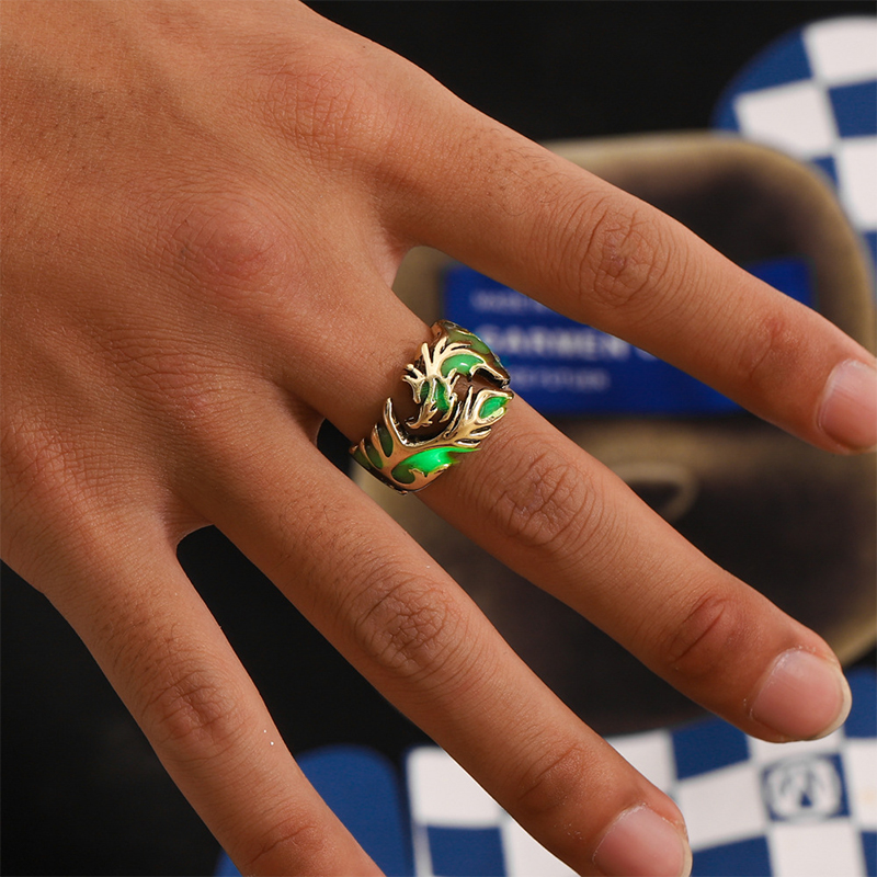 Men's Fashion Trendy Flying Dragon Ring Dragon Pattern Luminous Opening Adjustable Ring Halloween Glowing Jewelry Decoration. 