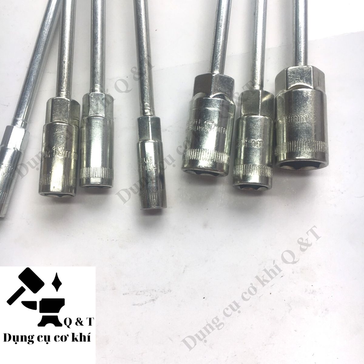 Tuýp chữ t , Tay vặn khẩu bộ 7 chiếc (8 , 10 , 12 , 13 , 14 , 17 , 19 )