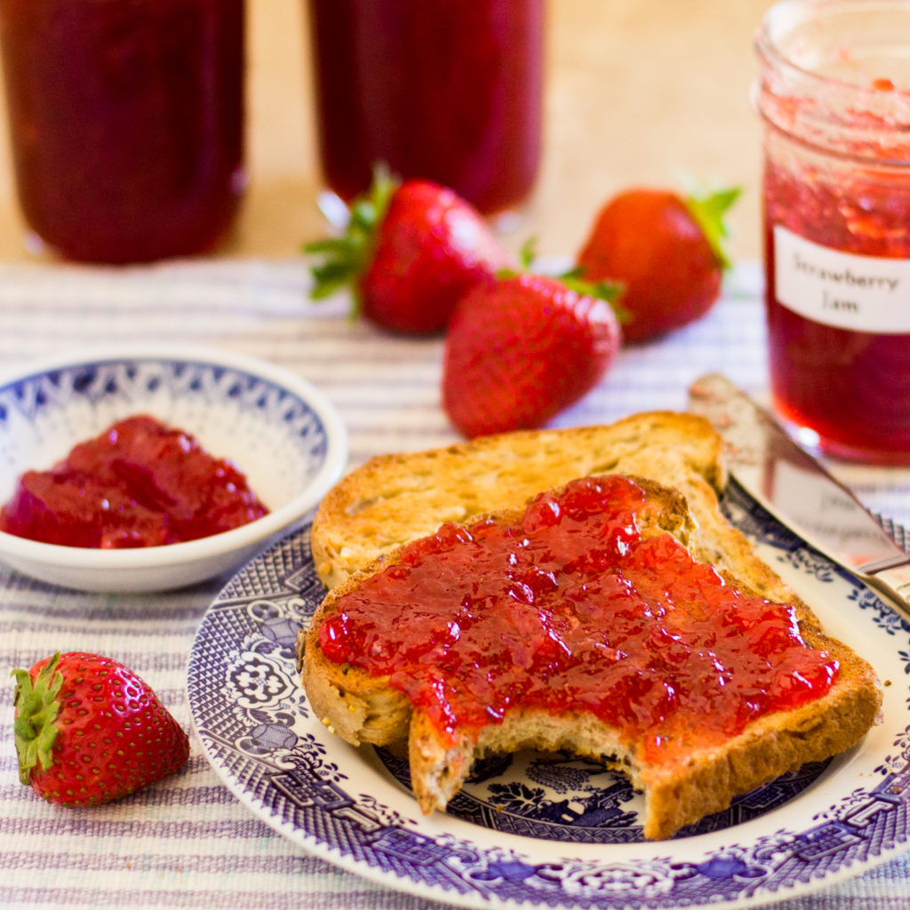 (Freeship MAX) Mứt dâu tây Đặc Sản Đà Lạt, món ngon khó cưỡng STRAWBERRY JAM