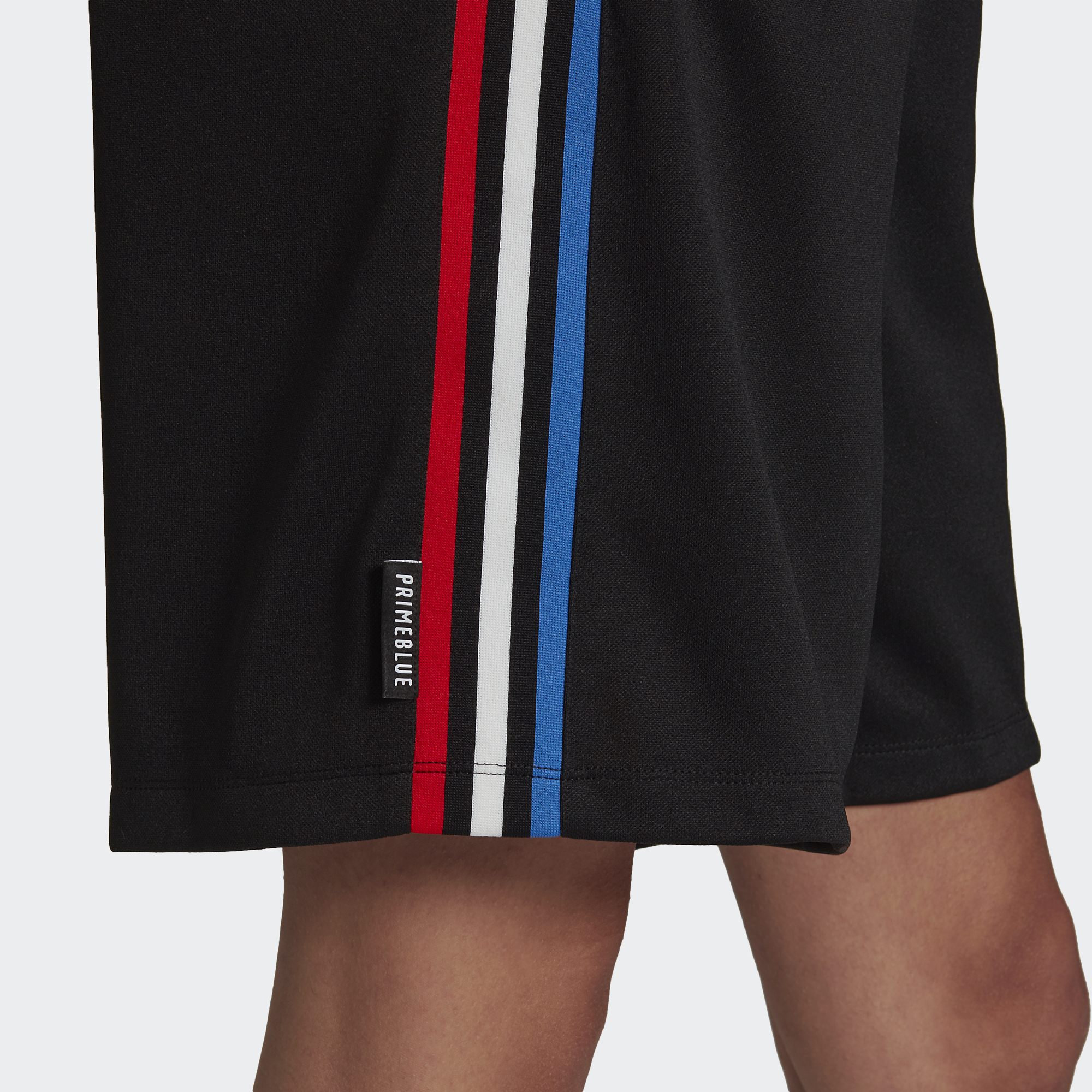 adidas ORIGINALS Celana Pendek Model Panjang Adicolor Tricolor Primeblue  Wanita Hitam GN2934 | Lazada Indonesia