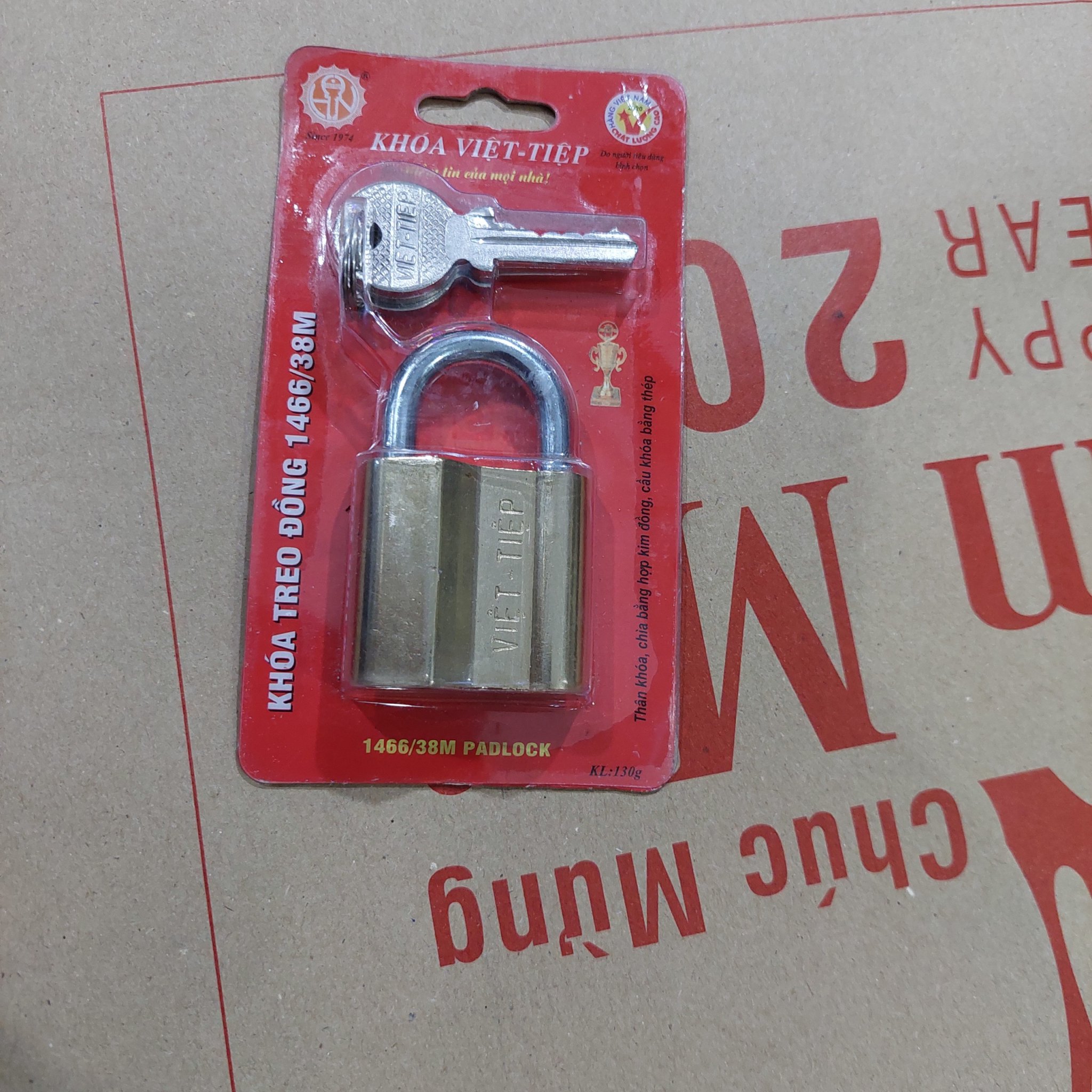 Ổ khoá treo đồng VIỆT TIỆP 4P/ 5P/ 6P hàng Việt Nam chất lượng cao, ổ khoá bằng chìa, 1 ổ khoá có 3 chìa khoá chính hãng , ổ khoá ko rỉ  chất liệu đồng thau.