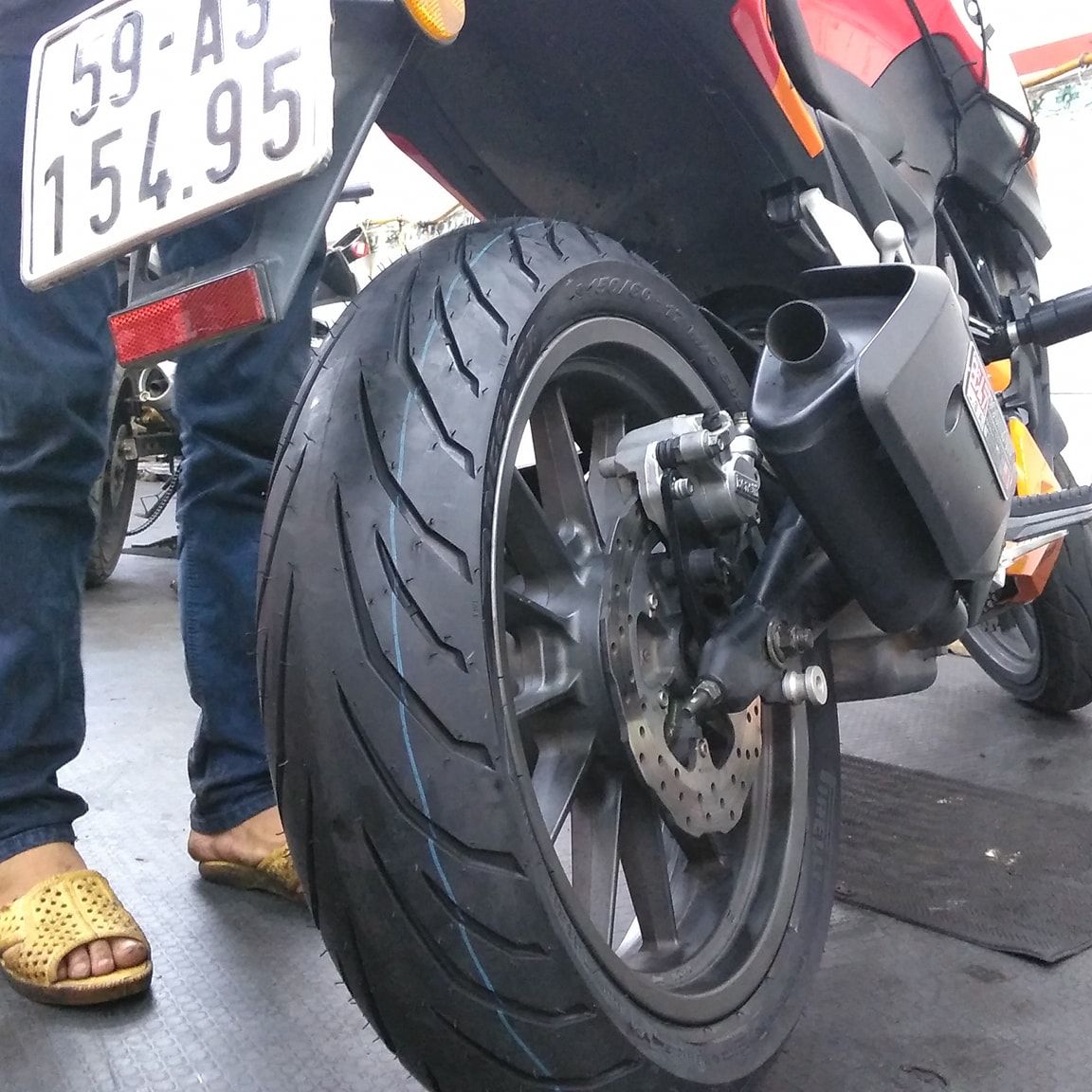 Vỏ Pirelli 150/60-17 Angel City (150011)
